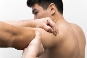 Borsite alla spalla – Cos’è e come si cura con la fisioterapia